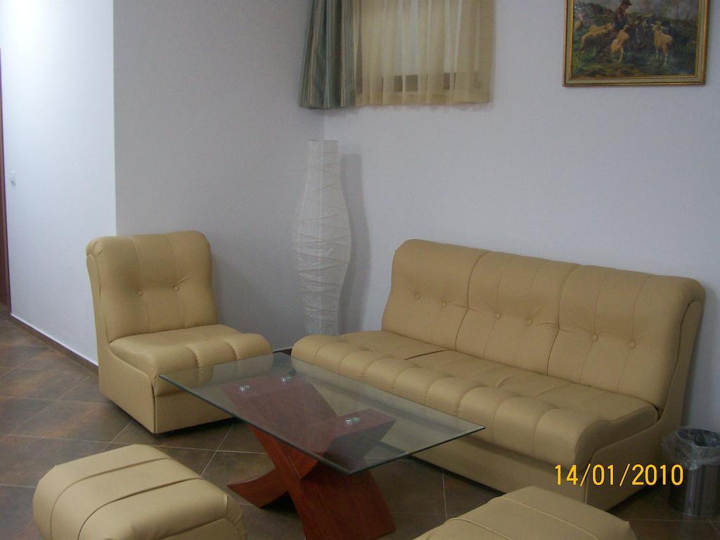 Hera Guest House Chiflik Esterno foto