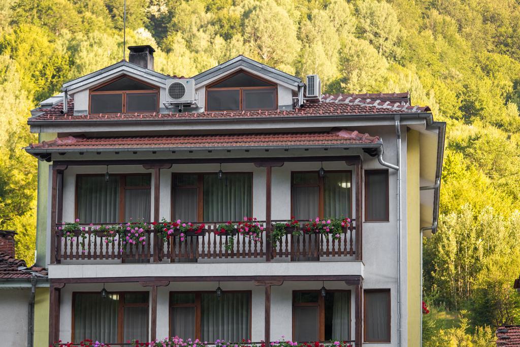 Hera Guest House Chiflik Esterno foto
