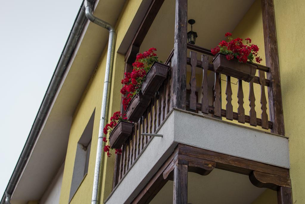 Hera Guest House Chiflik Esterno foto