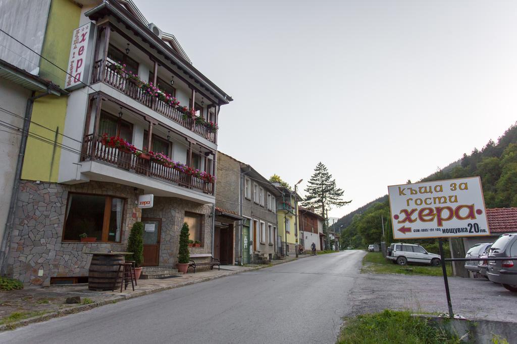Hera Guest House Chiflik Esterno foto