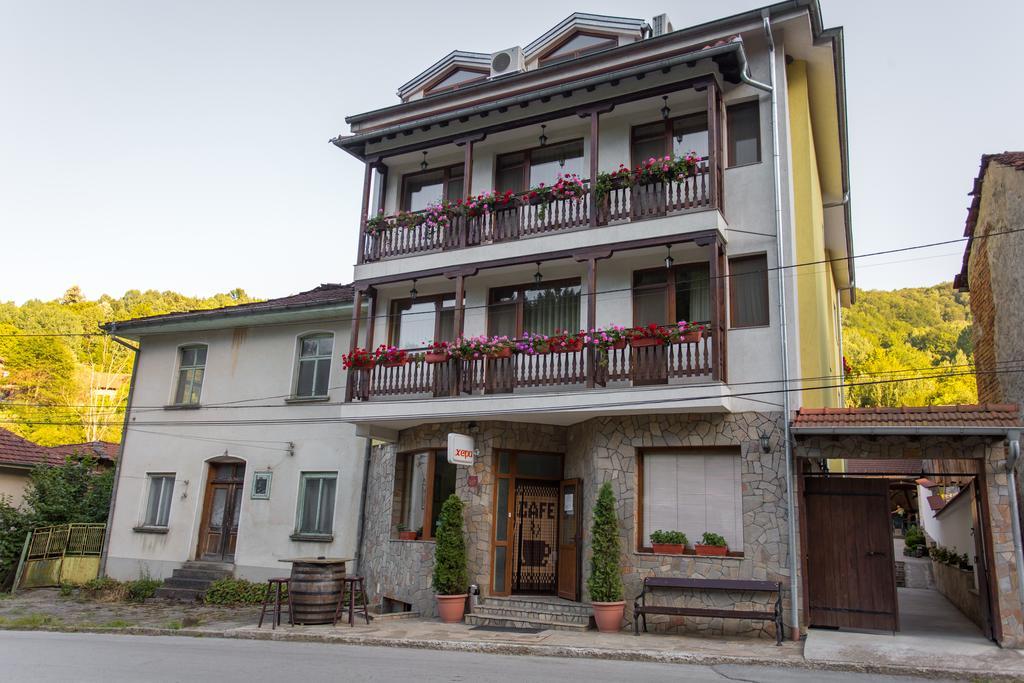 Hera Guest House Chiflik Esterno foto