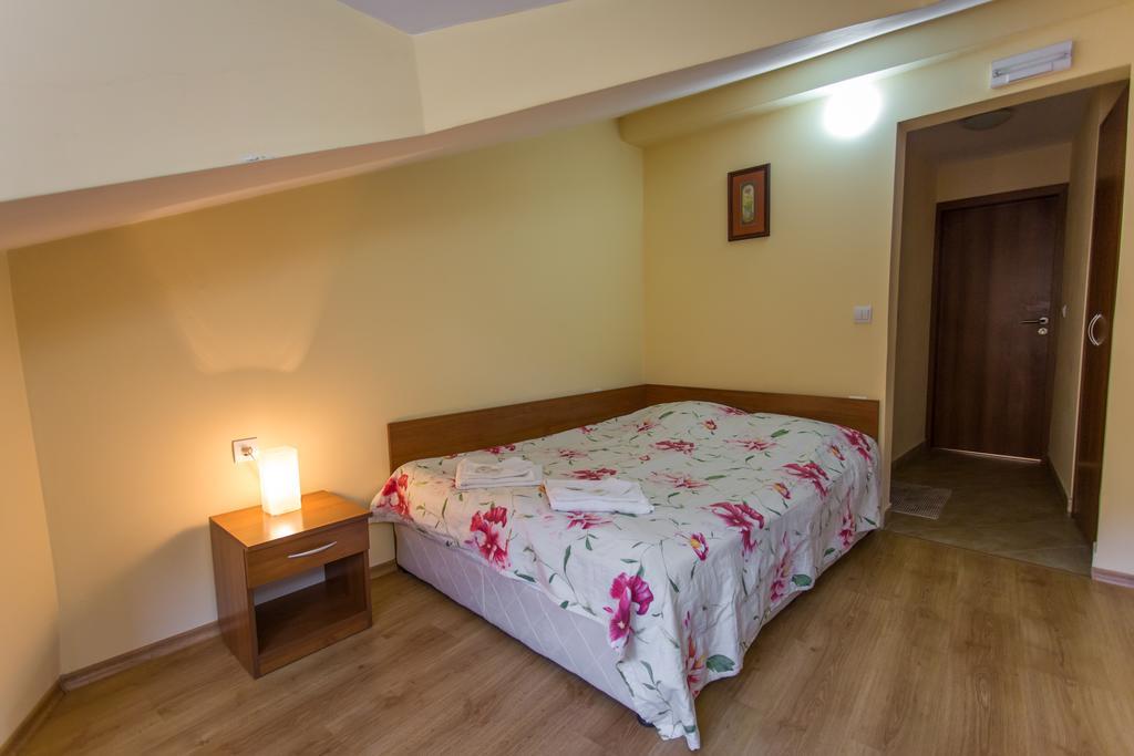 Hera Guest House Chiflik Esterno foto