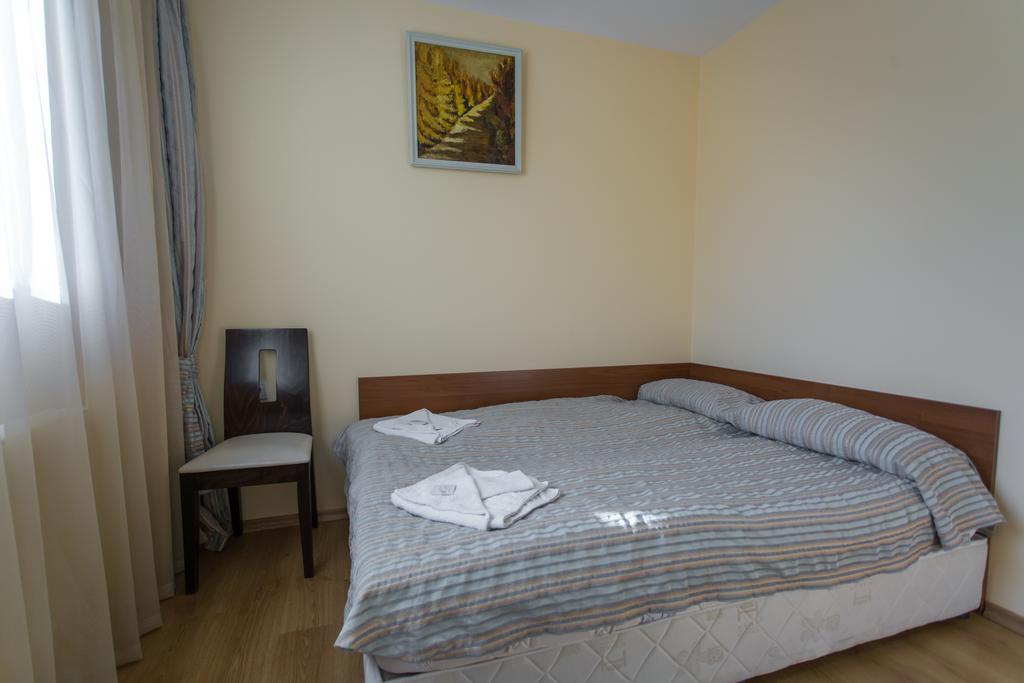 Hera Guest House Chiflik Esterno foto