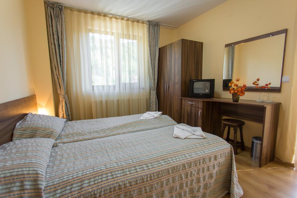 Hera Guest House Chiflik Esterno foto