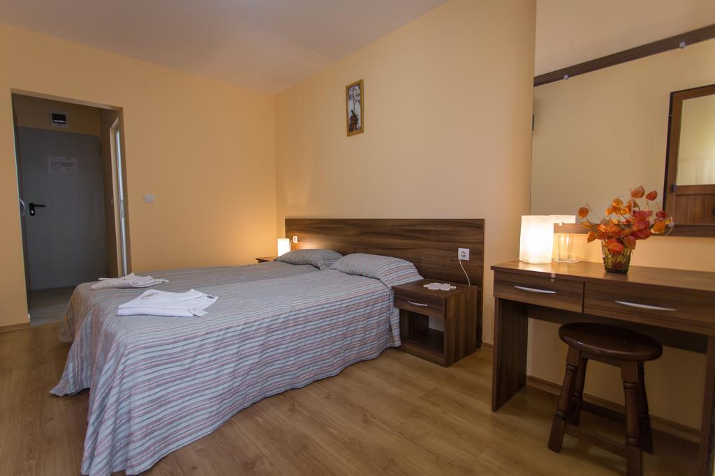 Hera Guest House Chiflik Esterno foto