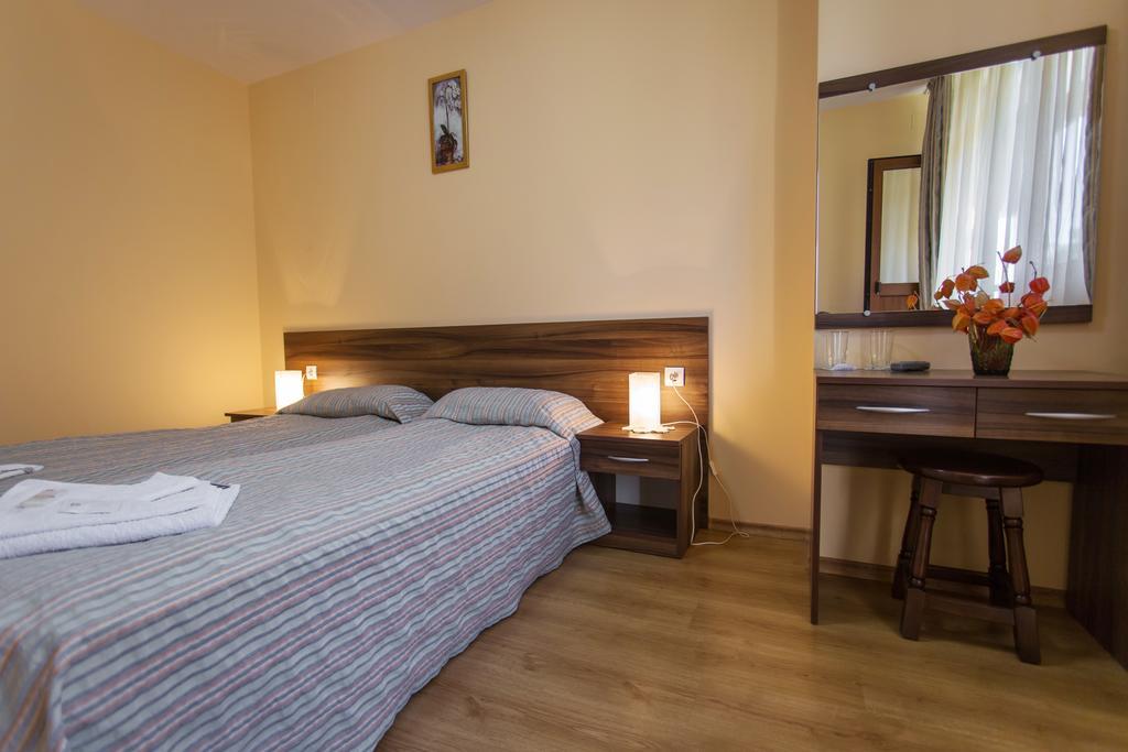 Hera Guest House Chiflik Esterno foto