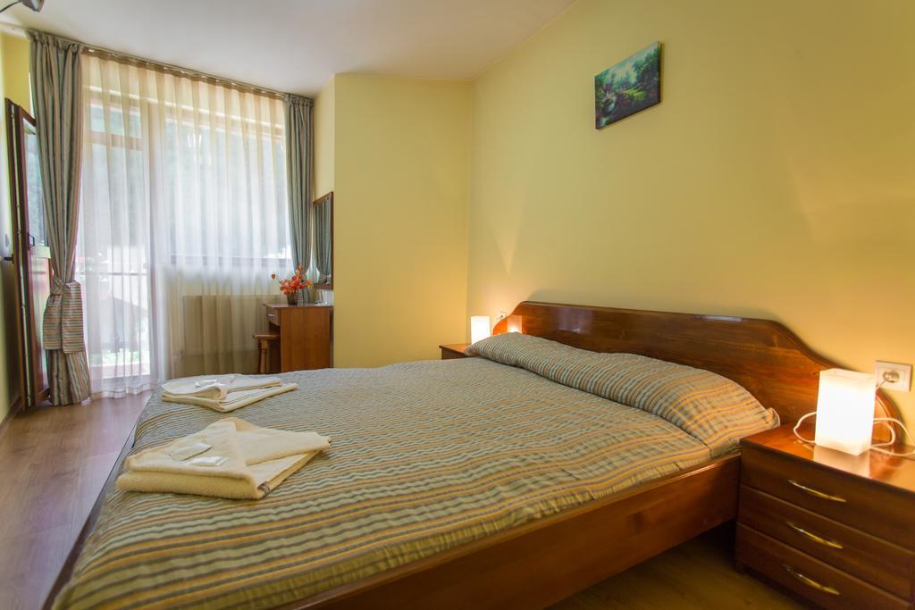 Hera Guest House Chiflik Esterno foto