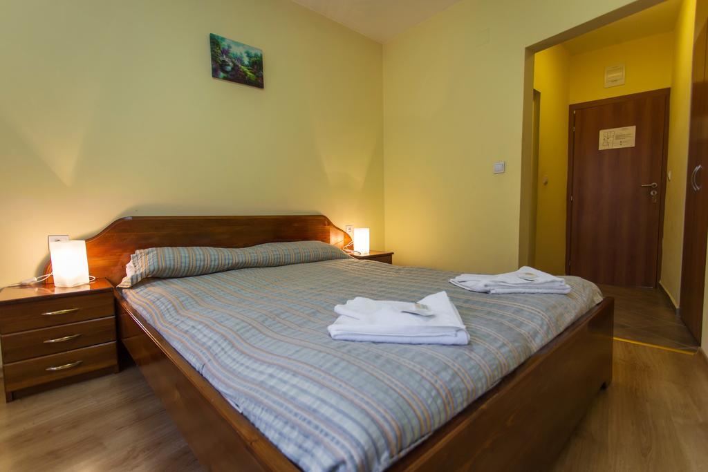 Hera Guest House Chiflik Esterno foto