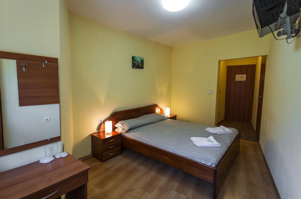 Hera Guest House Chiflik Esterno foto