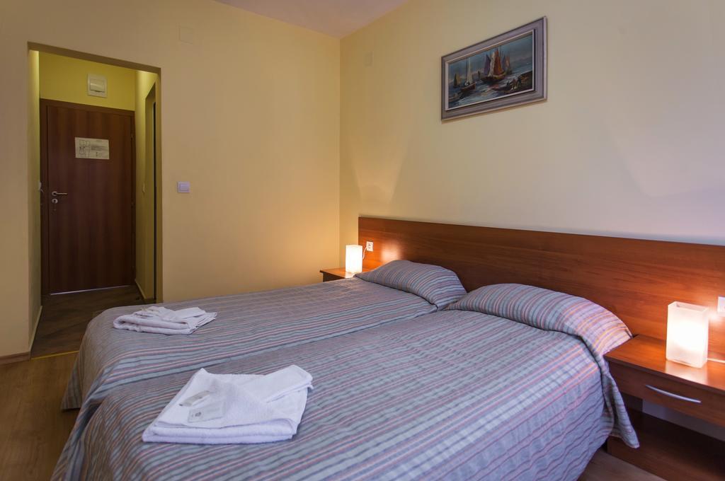 Hera Guest House Chiflik Esterno foto