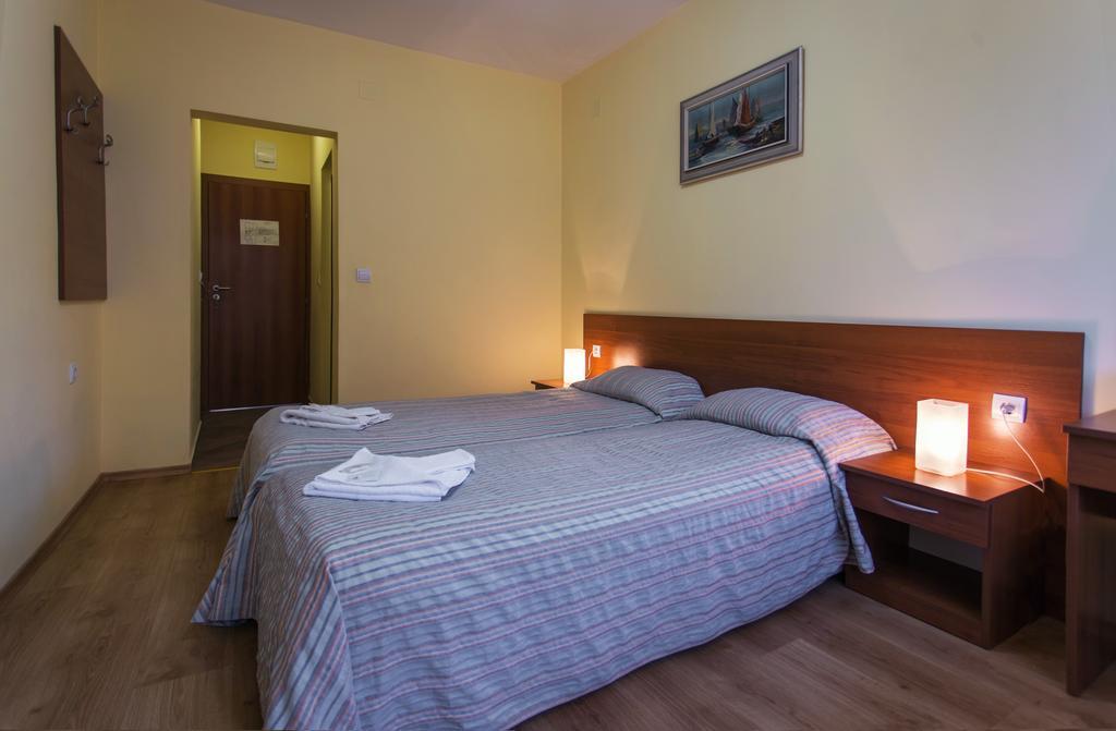 Hera Guest House Chiflik Esterno foto