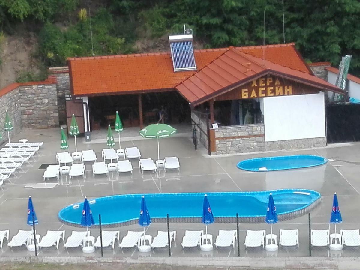 Hera Guest House Chiflik Esterno foto